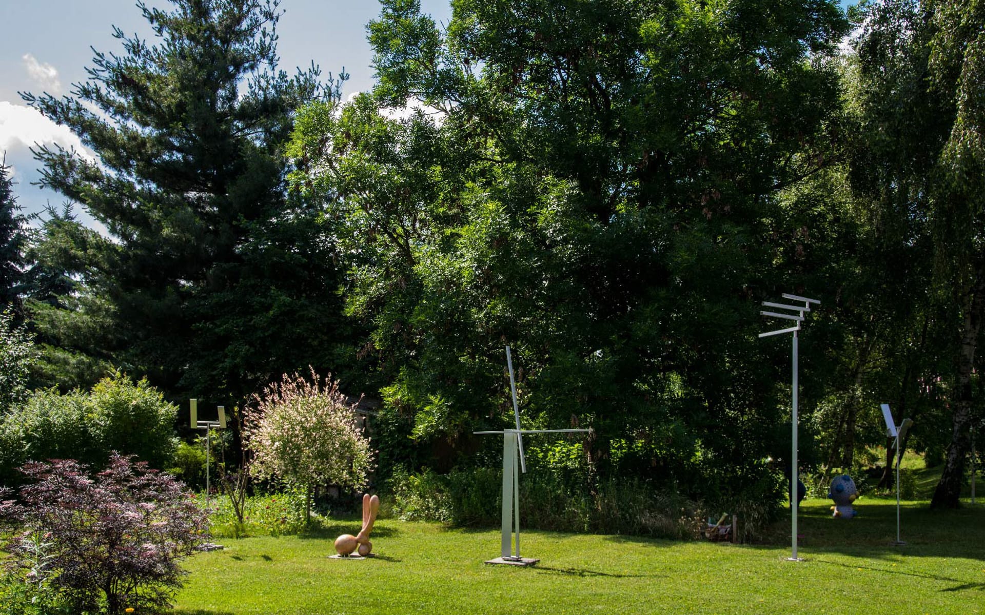 Kunsttour Betzin-Brunne - Skulpturengarten mit vielen Objekten und Statuen